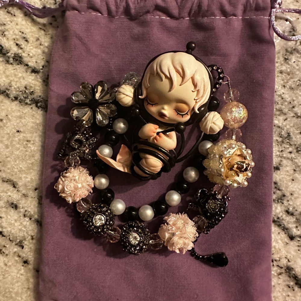 Decorative Baby Bee Figurine & Beaded Necklace Set - Purple